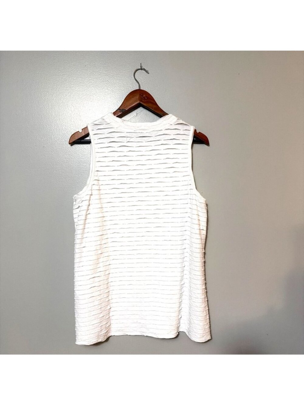 AB Studio Womens Textured White Sleeveless Top XL Casual Lightweight Tank - Picture 2 of 5